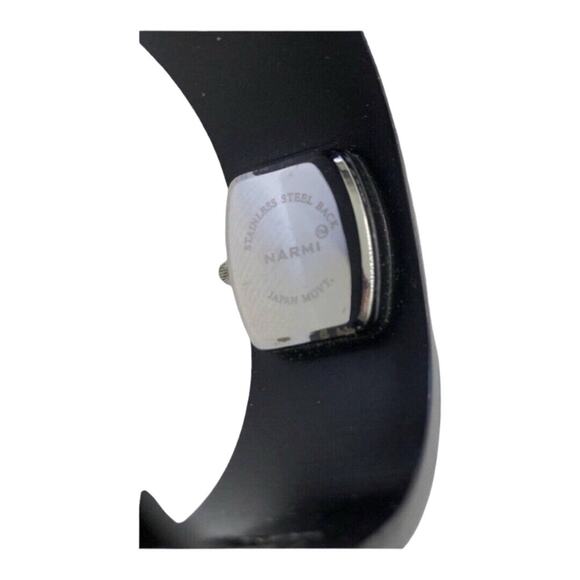 Vintage Narmi Black Fashion Circle Style Snap Closure Sleek Sophisticated Watch - Picture 6 of 7